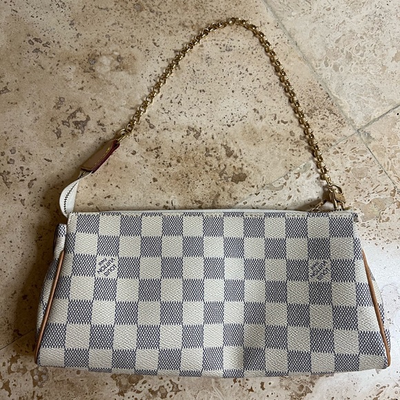 Louis Vuitton
Eva Damier Azur Clutch
10"L x 2"W x 5"H - Picture 2 of 5